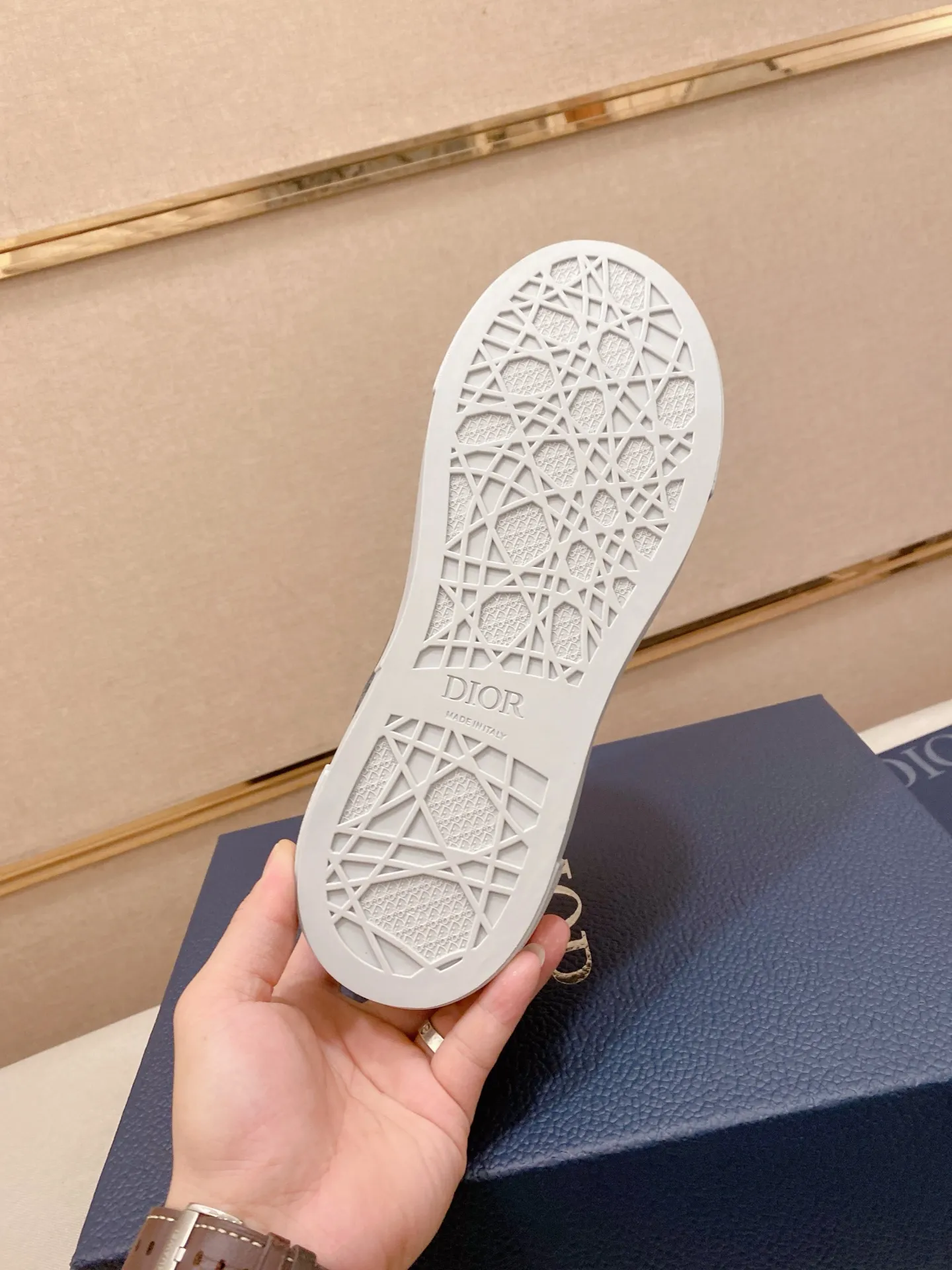 Factory price: 300 Men's shoes 💰[Dior·Dior] Top 🔍Couple style 💏🔍New casual sports style couple shoes, new four-season design, perfect workmanship, lace-up lazy style to create cabinet quality, upper: imported first-layer cowhide, sheepskin lining is soft and comfortable, ultra-light TPU wear-resistant outsole, simple, versatile fashion men's shoes, excellent color code number 35--44